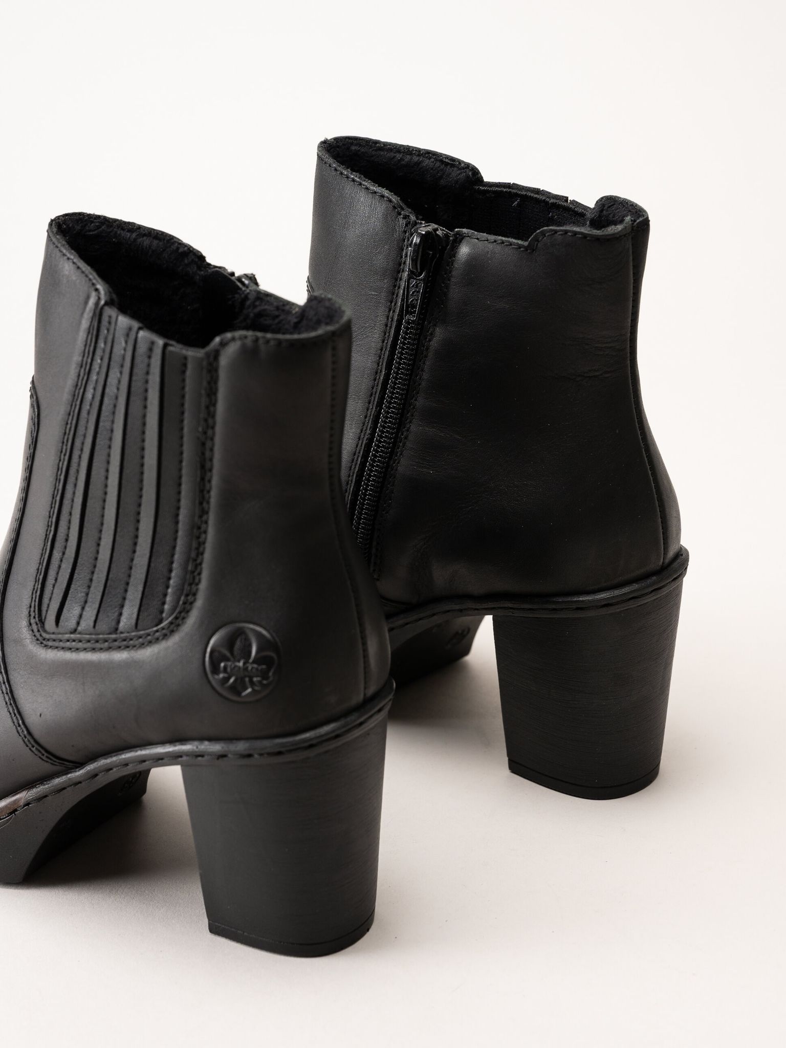 Rieker - Svarta boots i skinn