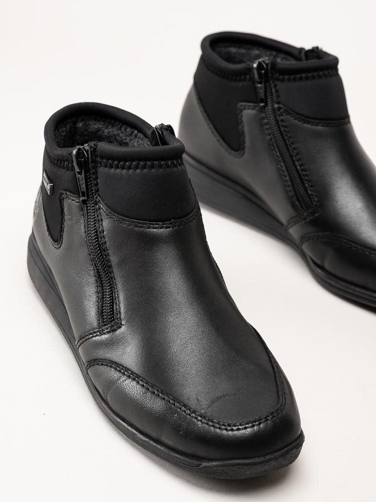 Rieker - Svarta boots i skinn och textil