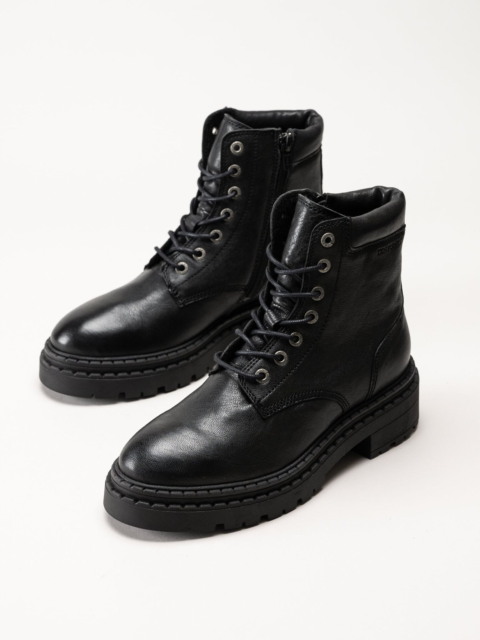 Ten Points - Sonja - Svarta fodrade kängor i skinn