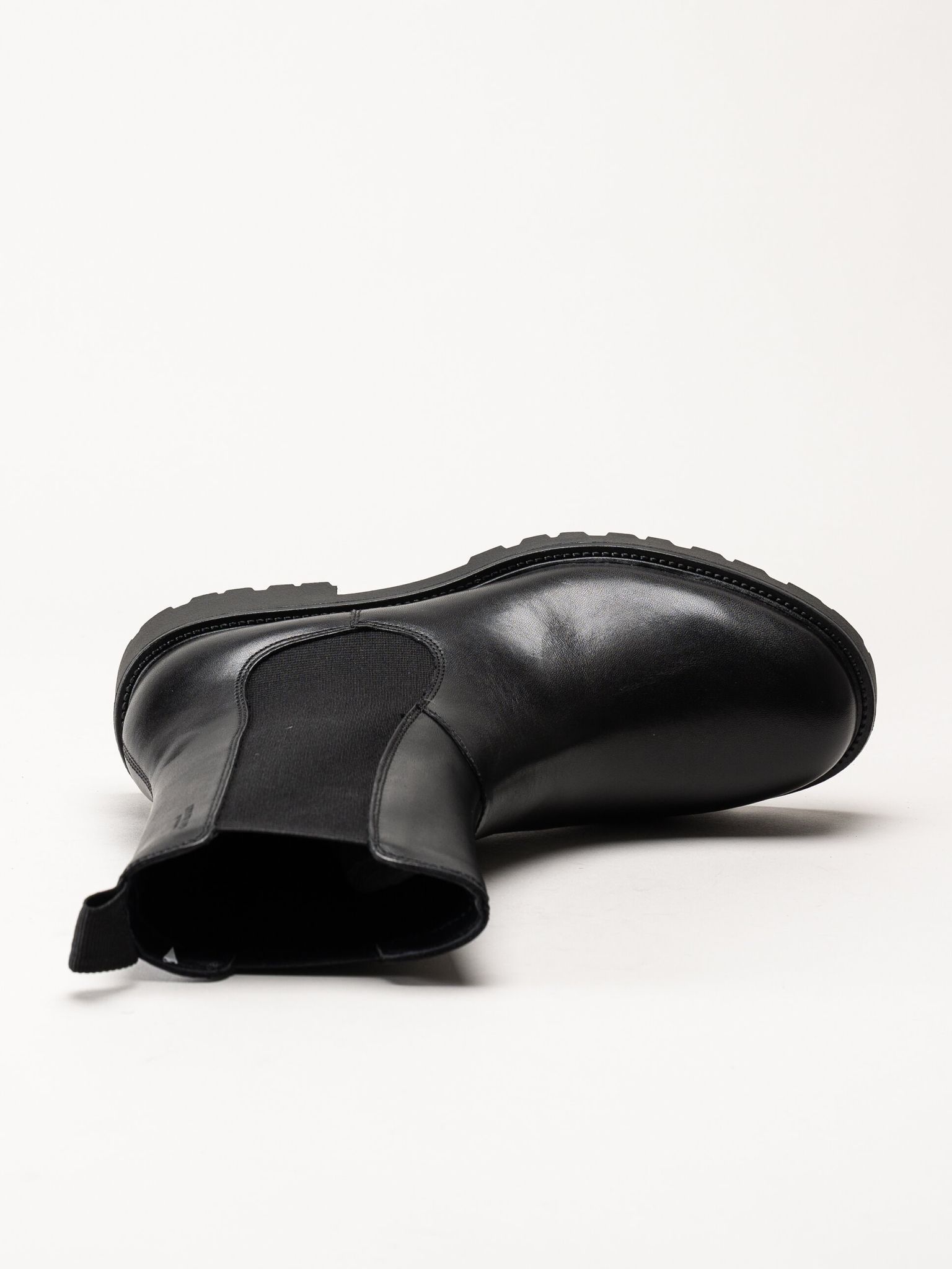 Vagabond - Kenova - Svarta chelsea boots i skinn
