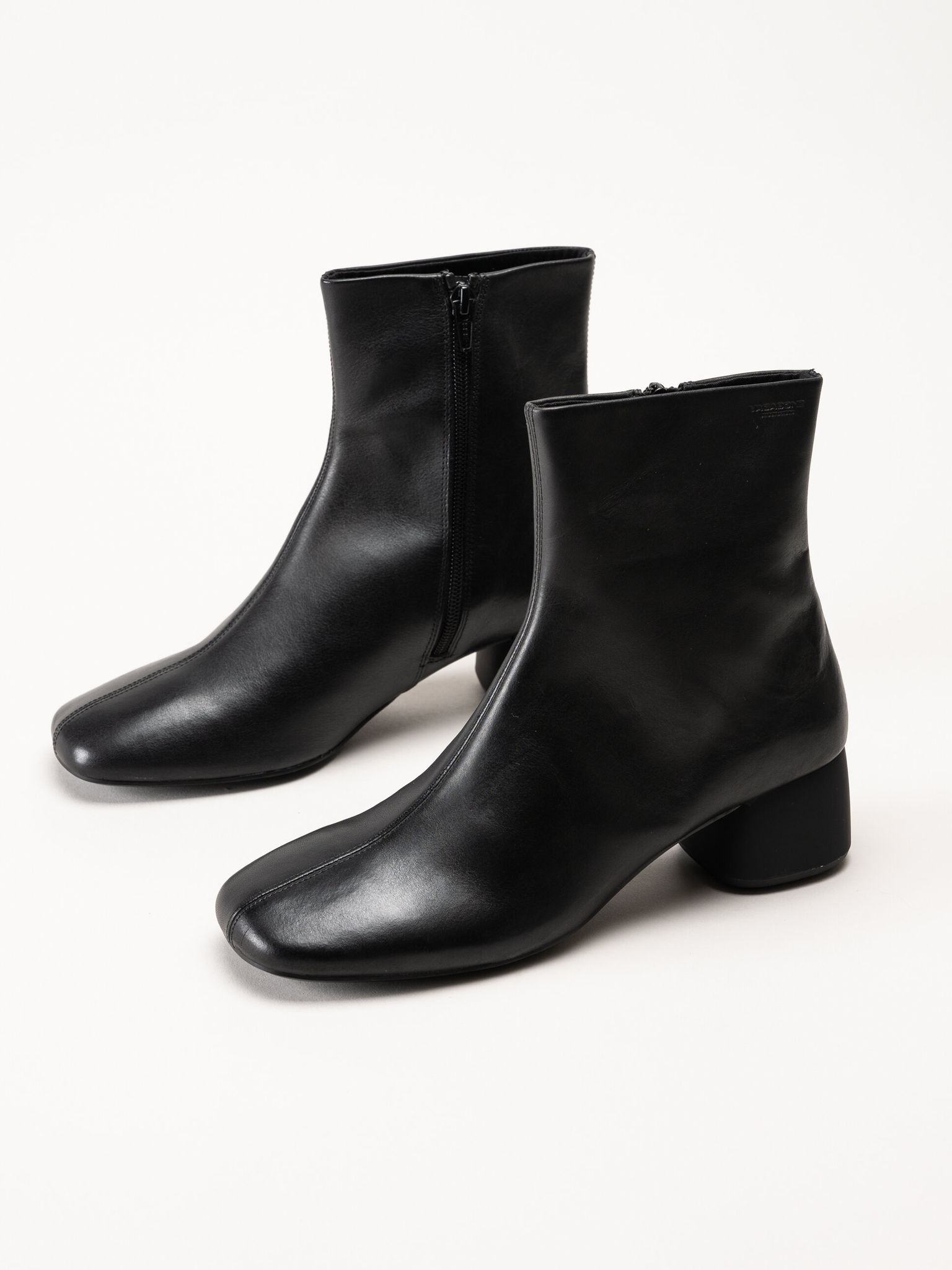 Vagabond - Livia - Svarta stövletter i skinn