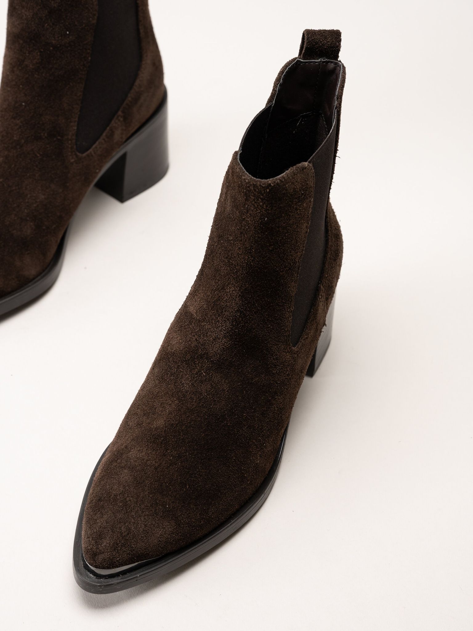 Tamaris - Mörkbruna chelsea boots i mocka