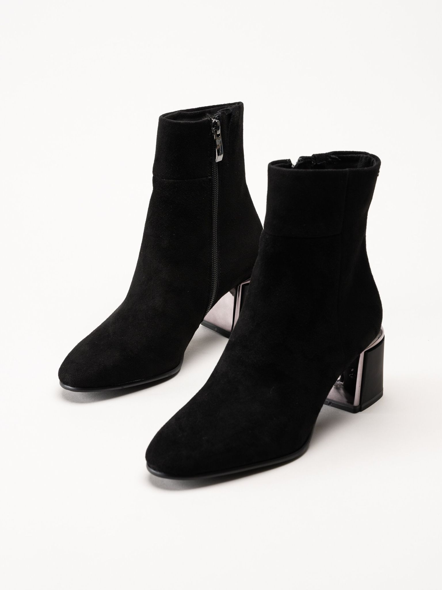 Tamaris - Svarta stövletter i mocka