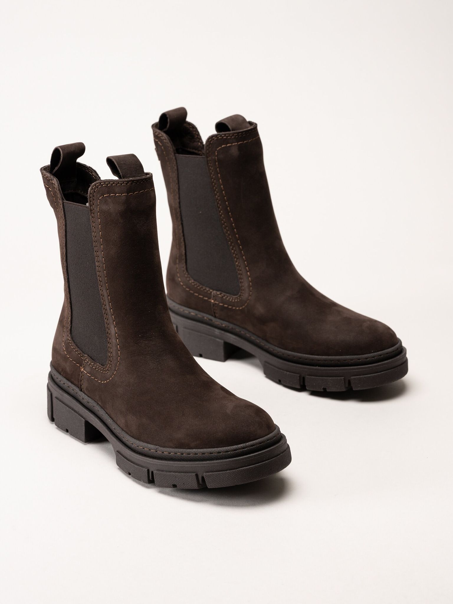 Tamaris - Mörkbruna chelsea boots i nubuck
