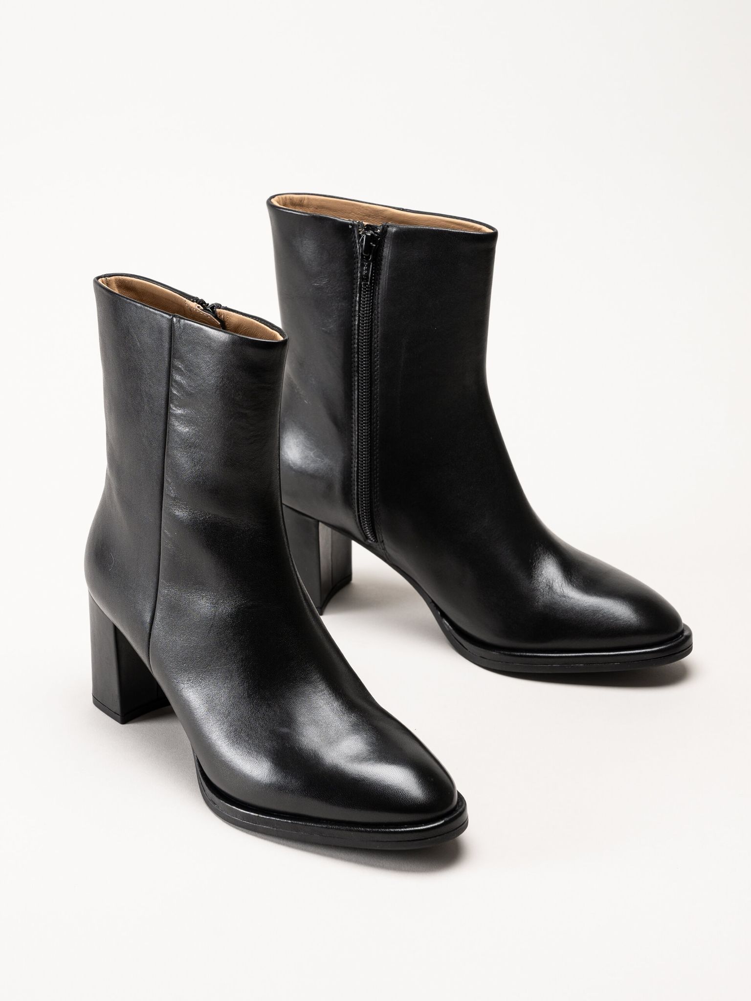 Unisa - Lebit_CCP - Svarta stövletter i skinn