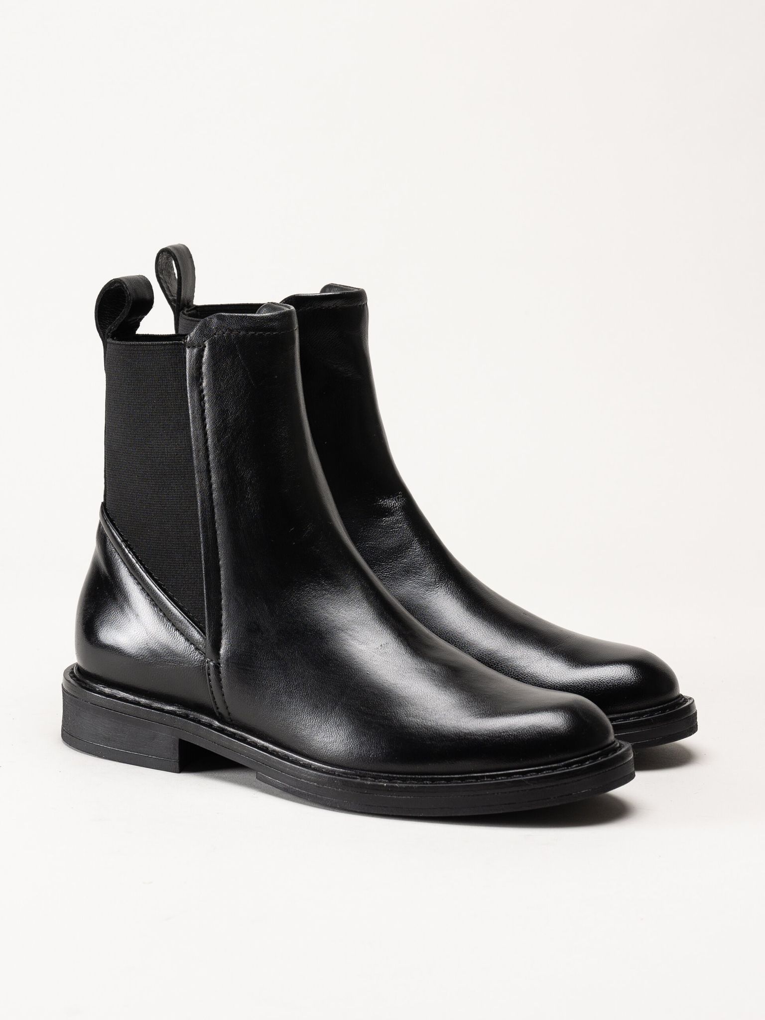 Mjus - Fabia - Svarta chelsea boots i skinn