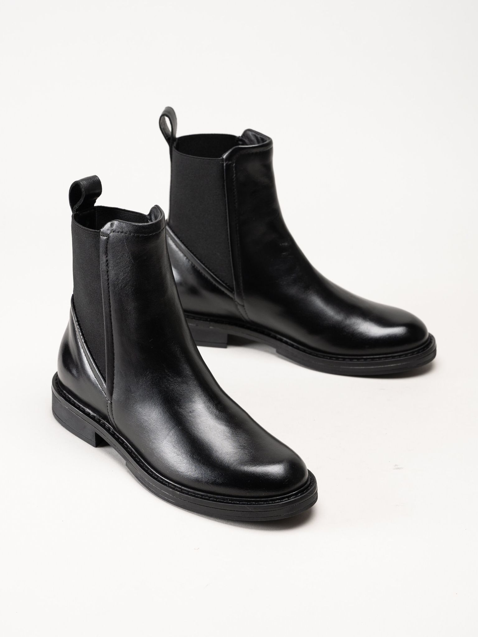Mjus - Fabia - Svarta chelsea boots i skinn