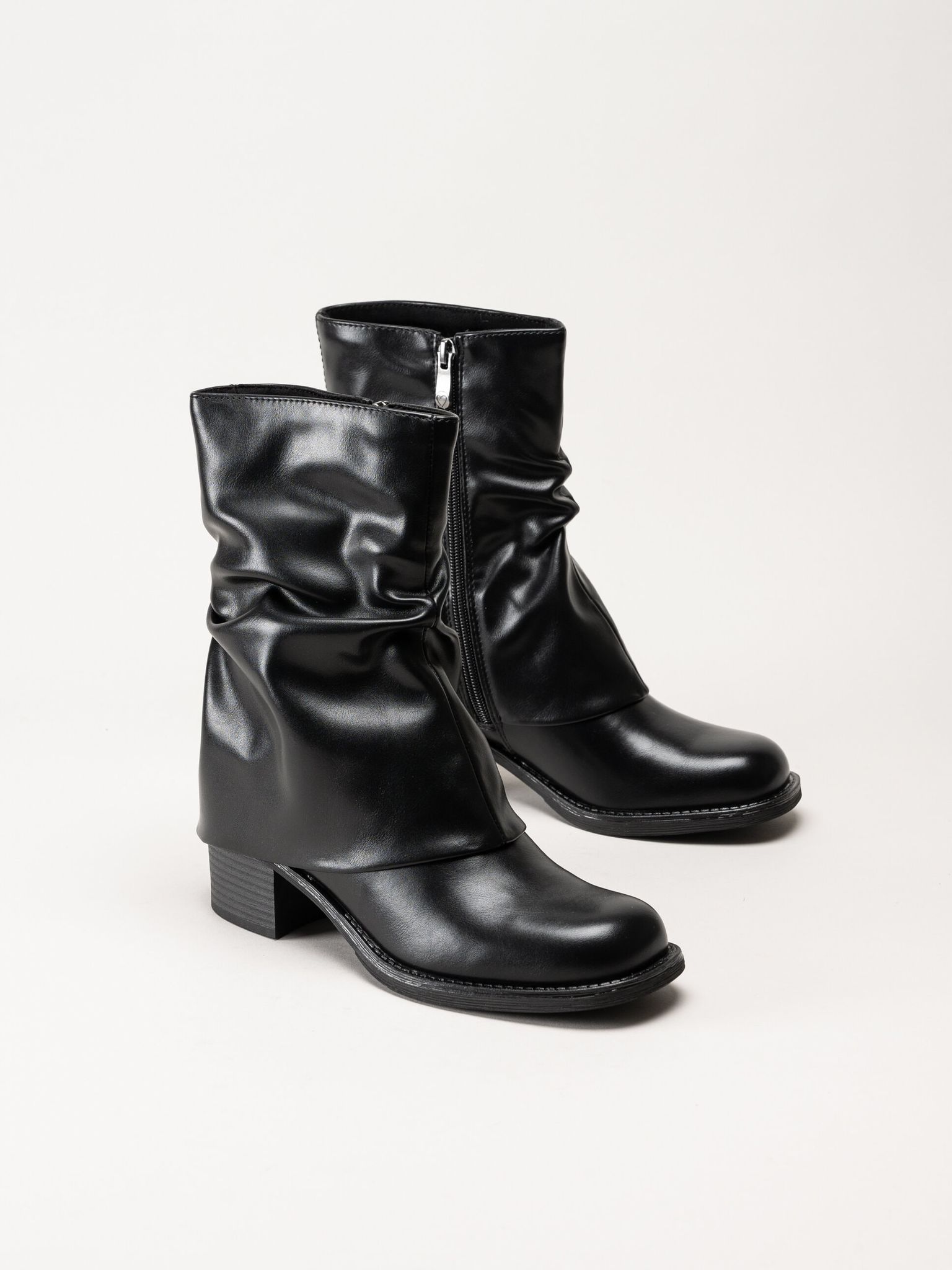 Marco Tozzi - Svarta boots med nedvikt skaft