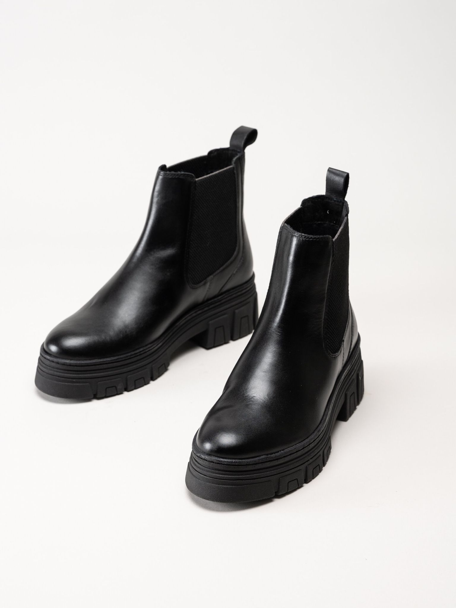 Marco Tozzi - Svarta chelsea boots i skinn