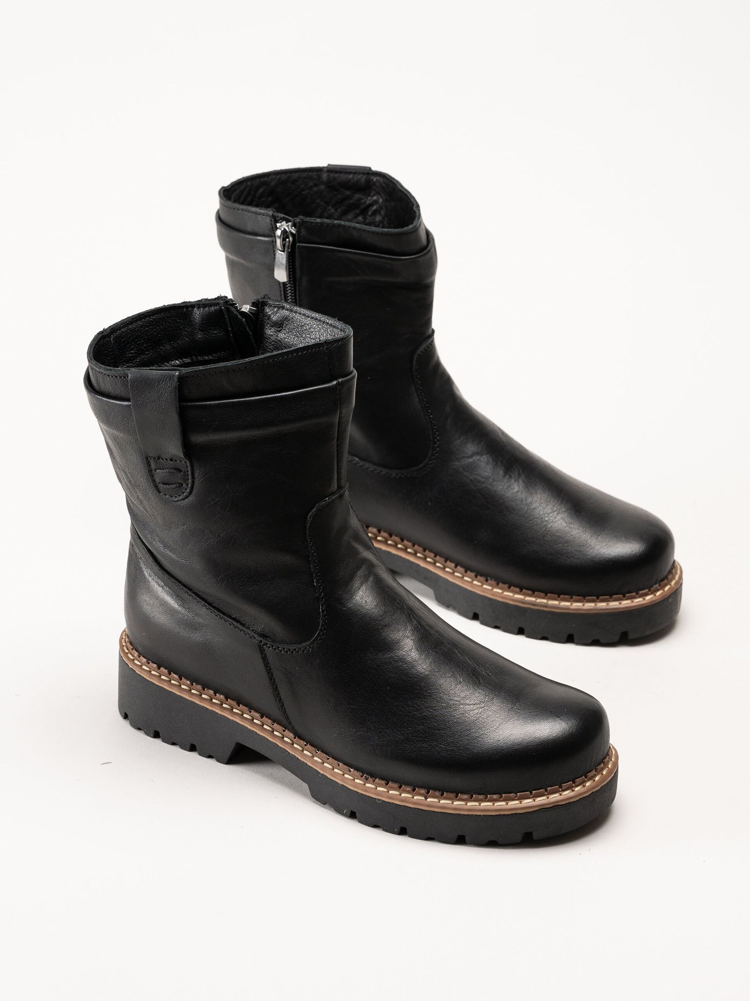 Andrea Conti - Svarta boots i skinn