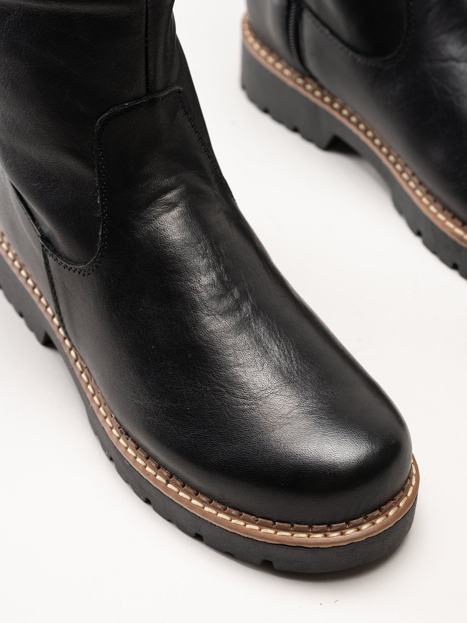 Andrea Conti - Svarta boots i skinn