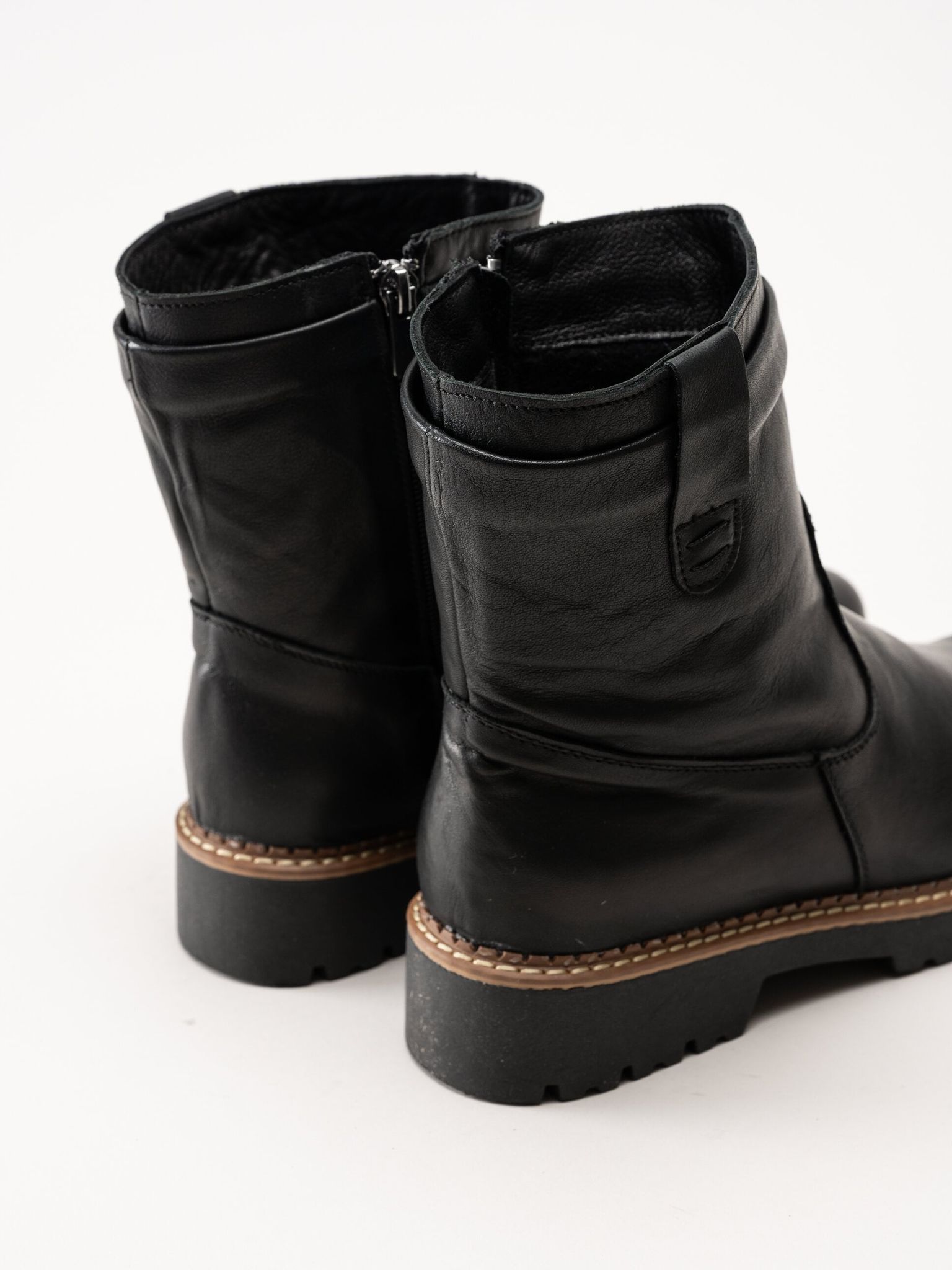Andrea Conti - Svarta boots i skinn