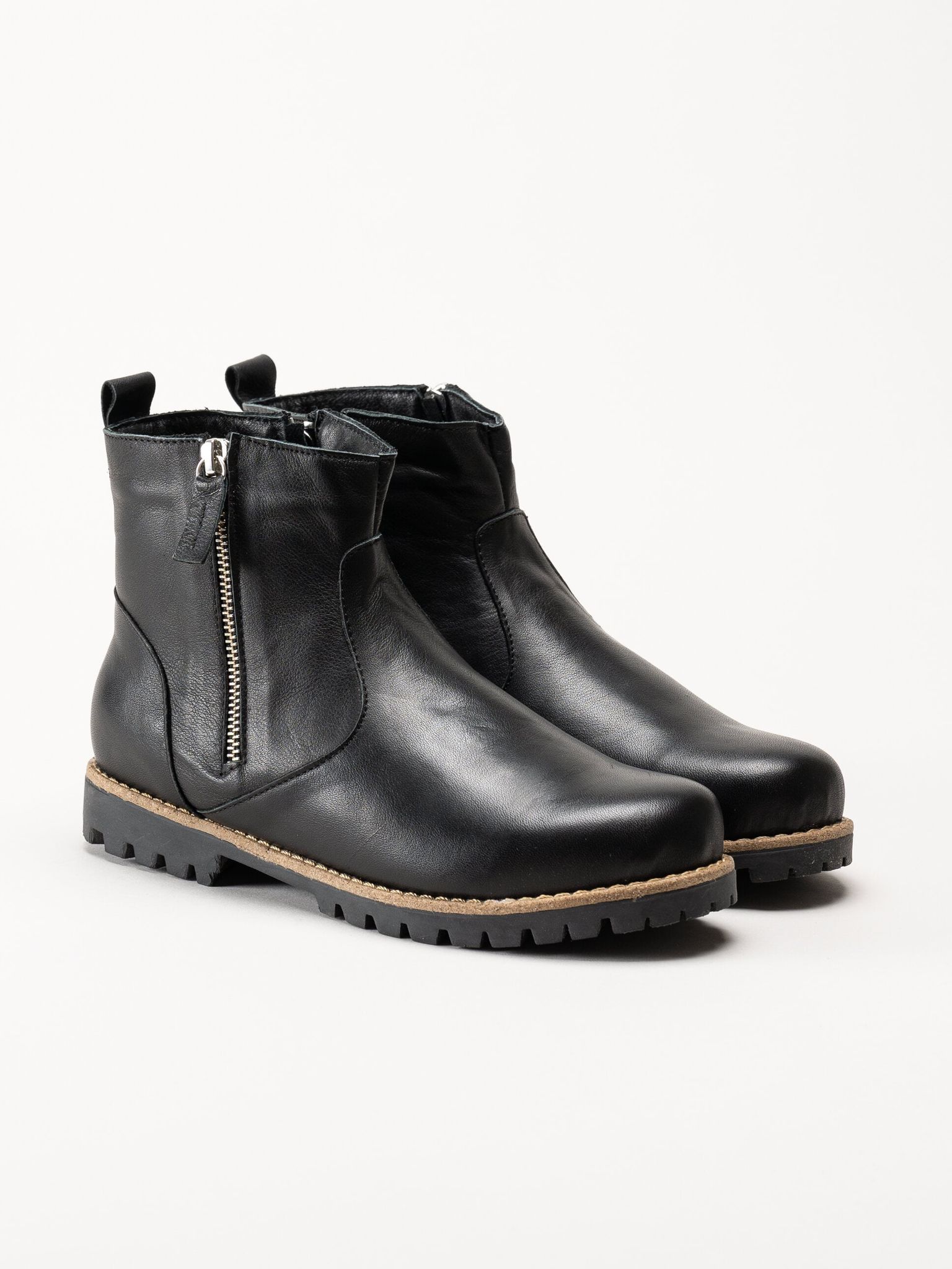 Charlotte of Sweden - Svarta boots i skinn