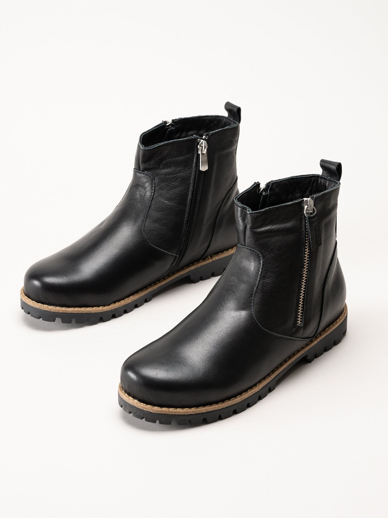 Charlotte of Sweden - Svarta boots i skinn