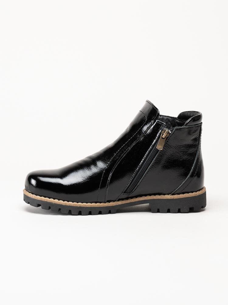Charlotte of Sweden - Svarta boots i lackskinn