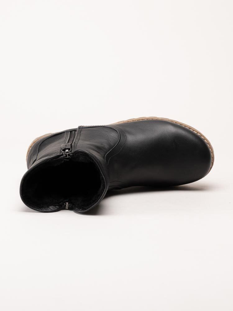Charlotte of Sweden - Svarta fodrade boots i skinn