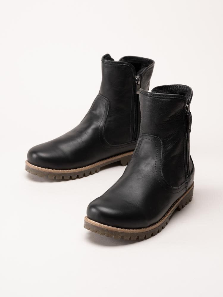 Charlotte of Sweden - Svarta fodrade boots i skinn