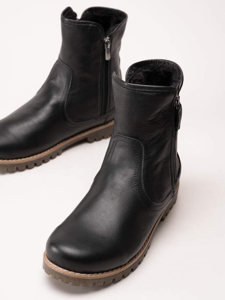 Charlotte of Sweden - Svarta fodrade boots i skinn