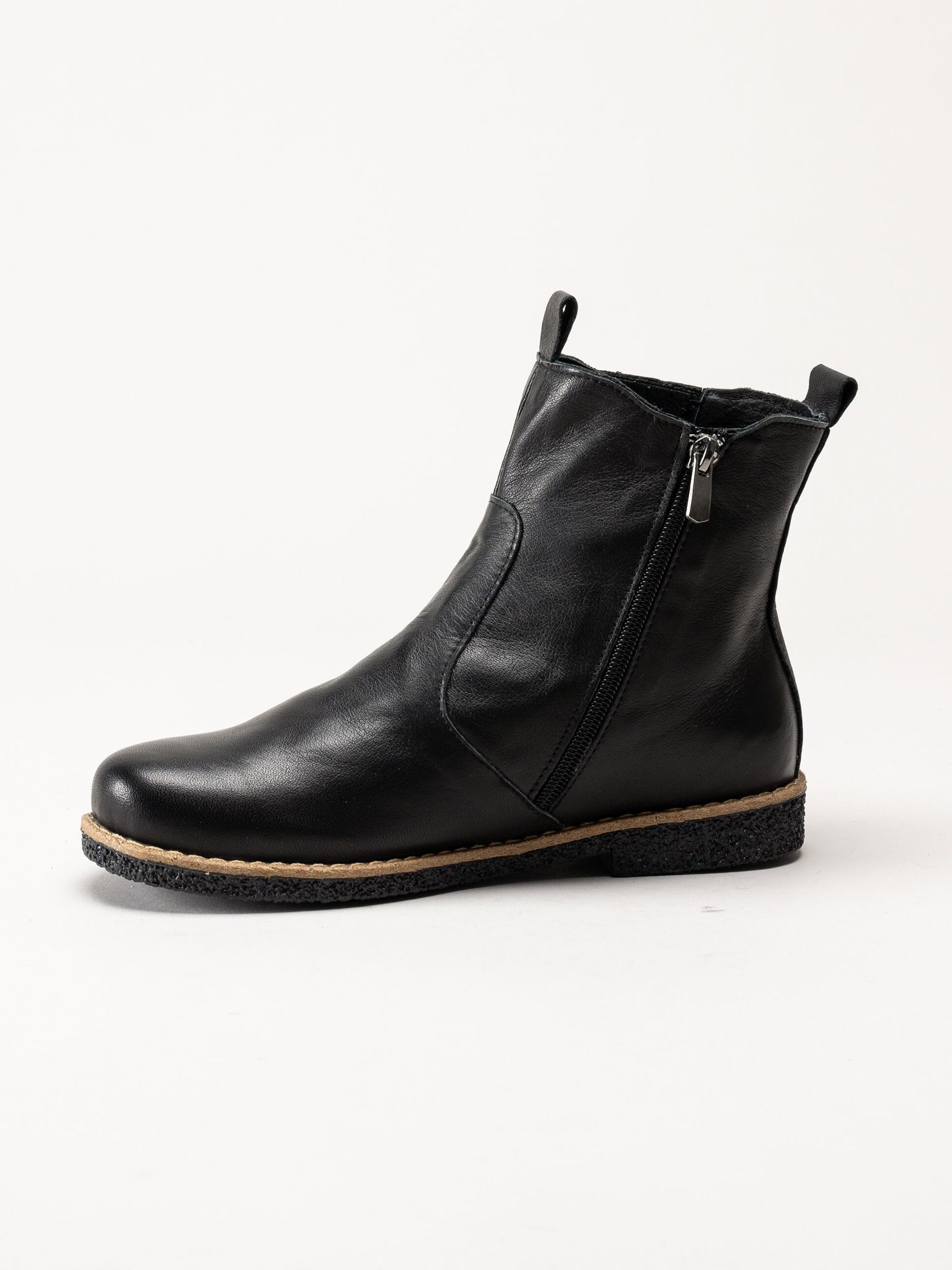 Charlotte of Sweden - Svarta boots i skinn