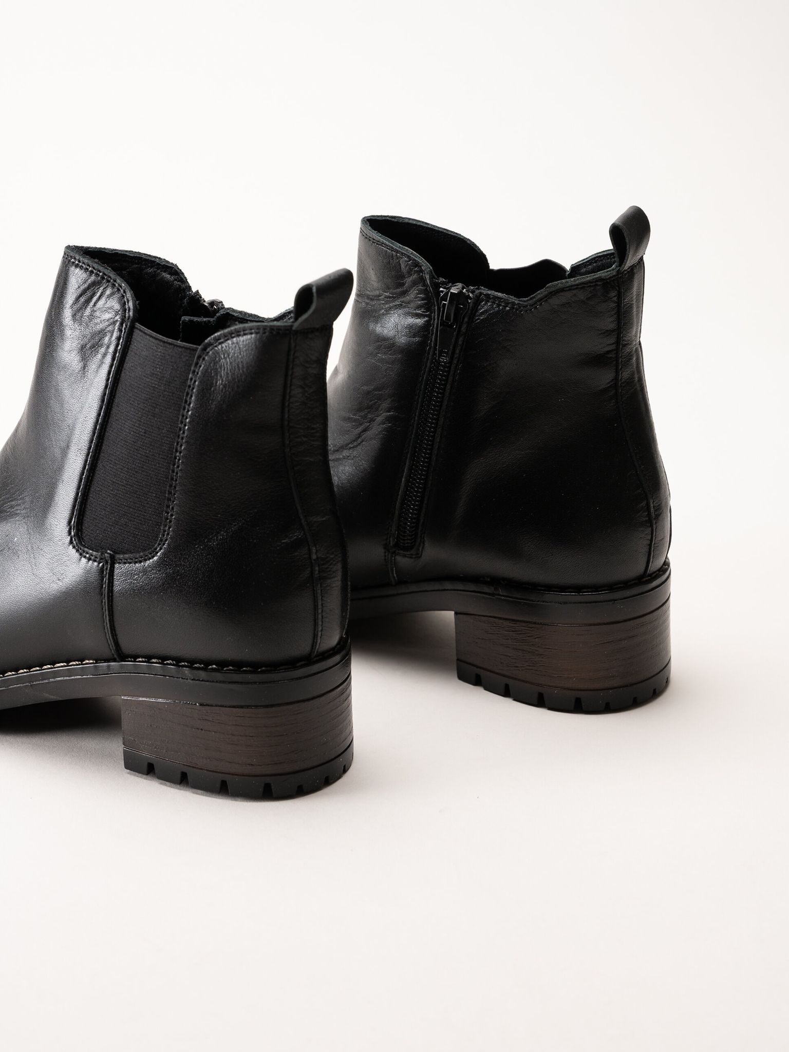 Charlotte of Sweden - Svarta chelsea boots i skinn