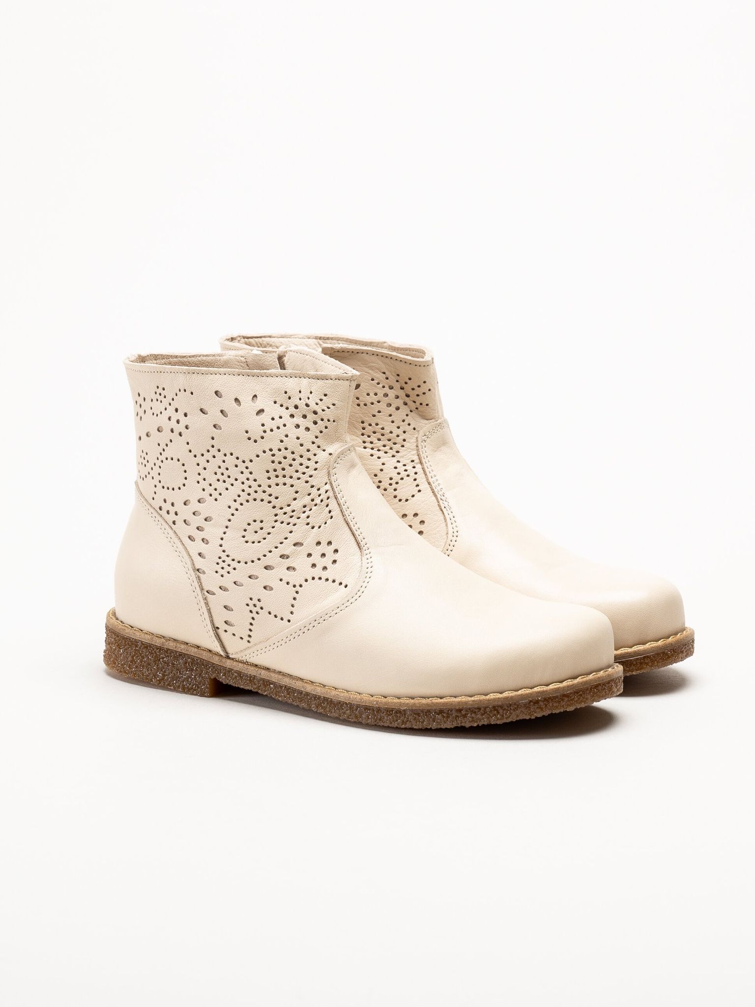Charlotte of Sweden - Offwhite boots i skinn