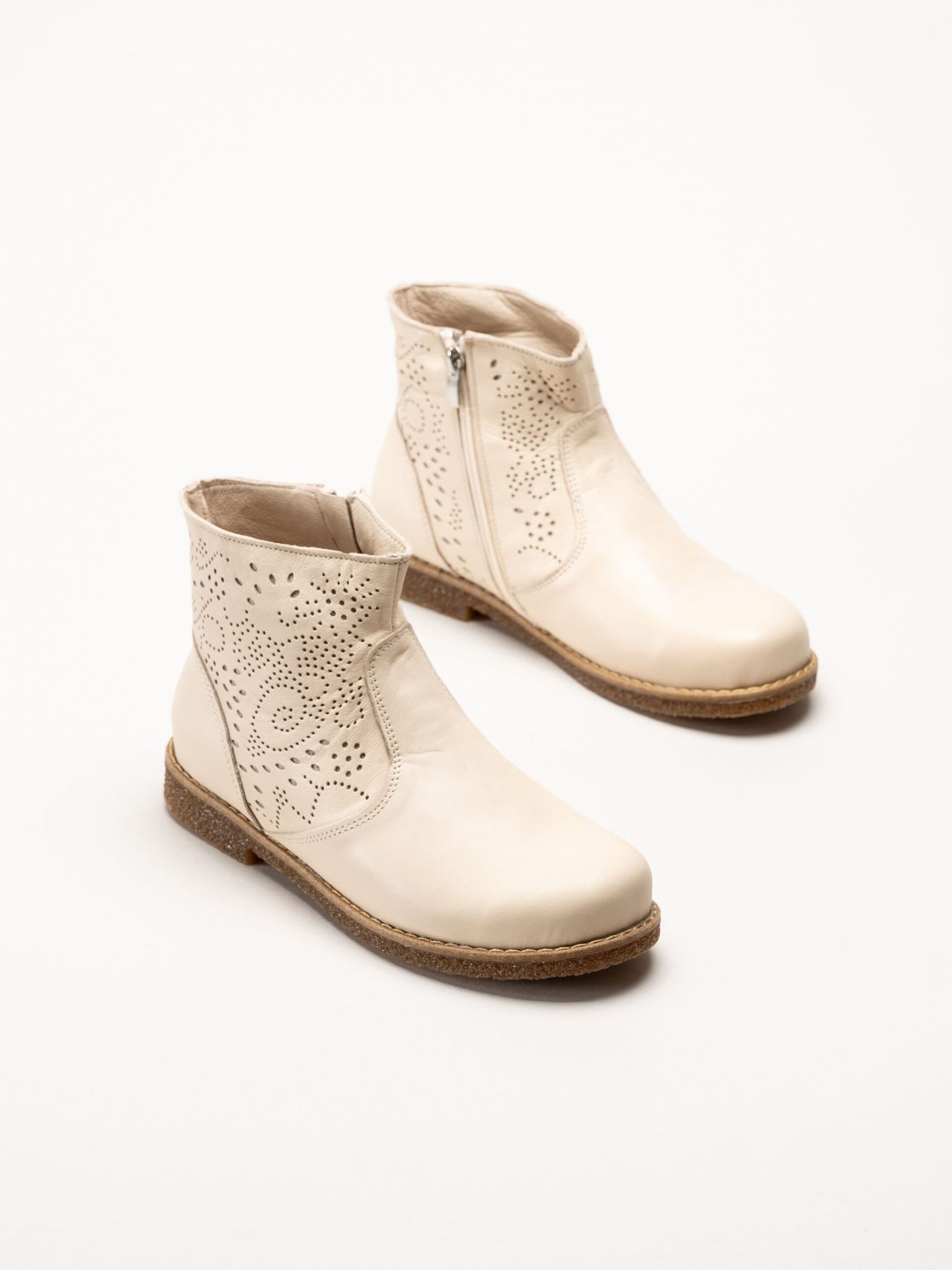 Charlotte of Sweden - Offwhite boots i skinn