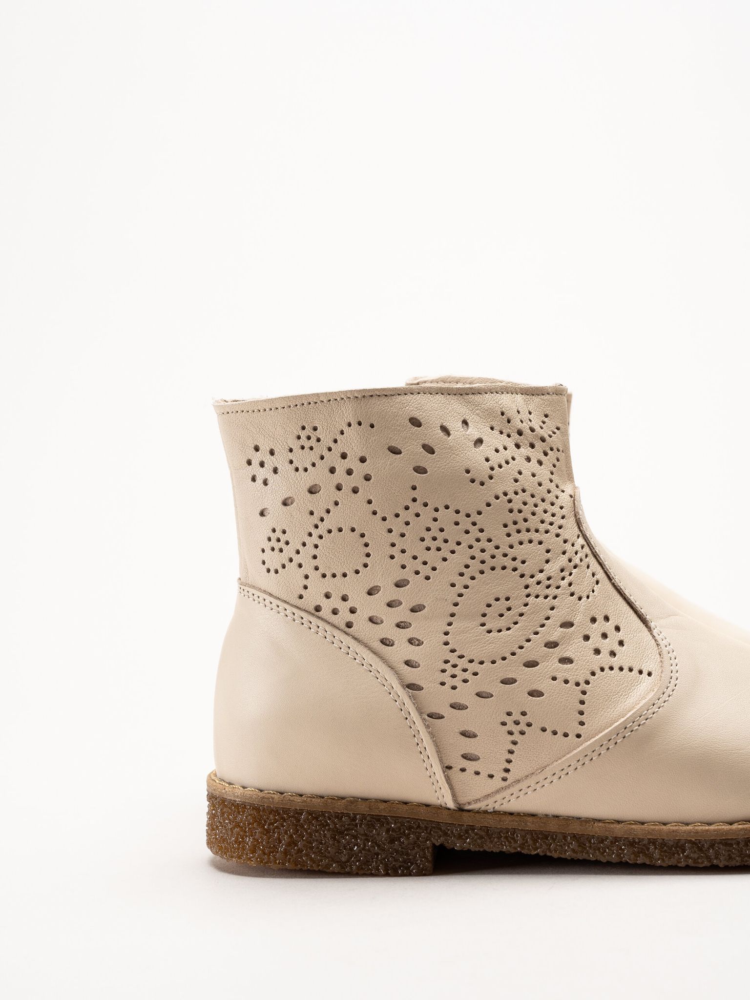 Charlotte of Sweden - Offwhite boots i skinn