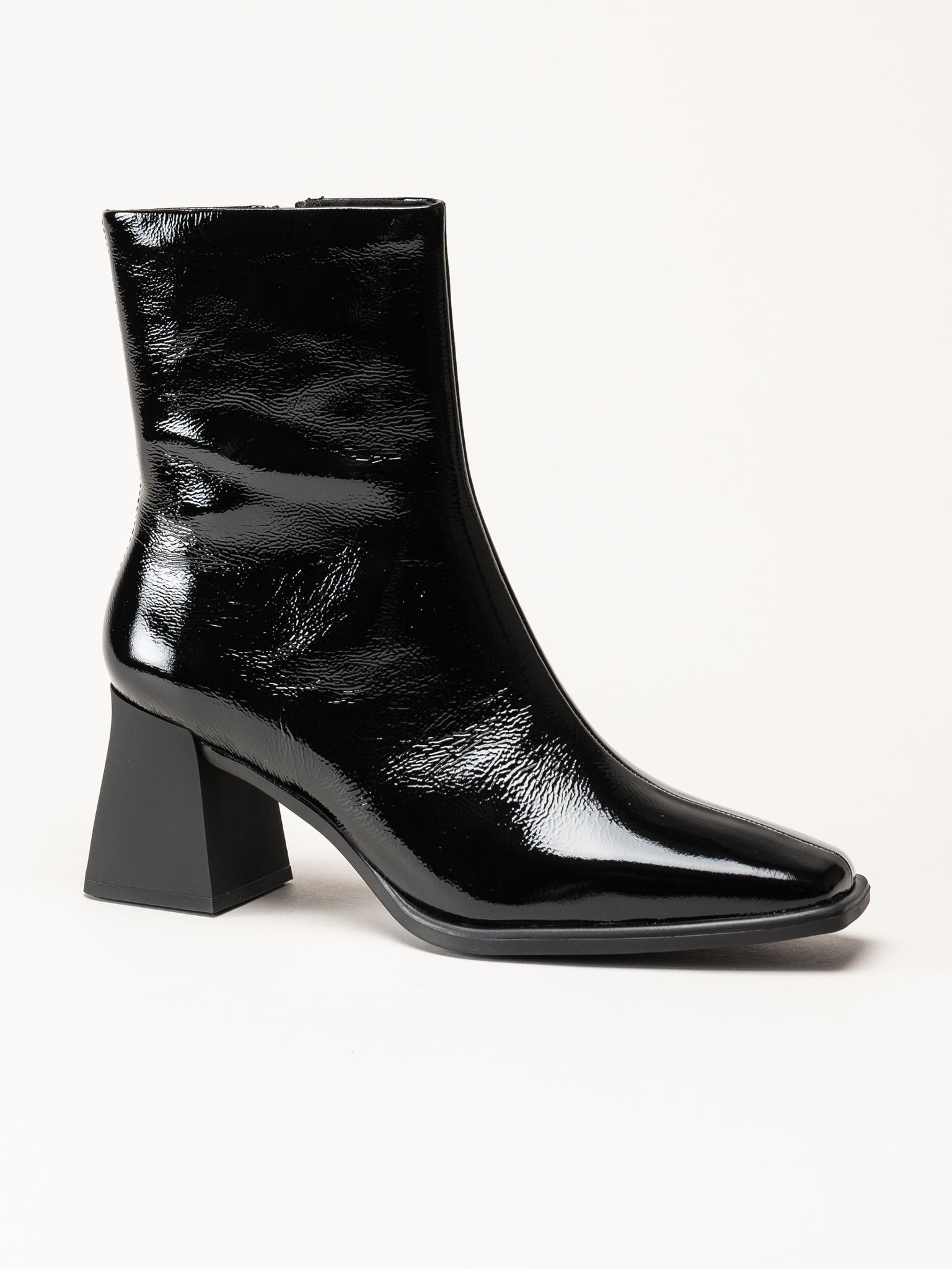 Vagabond - Hedda - Svarta boots i lack