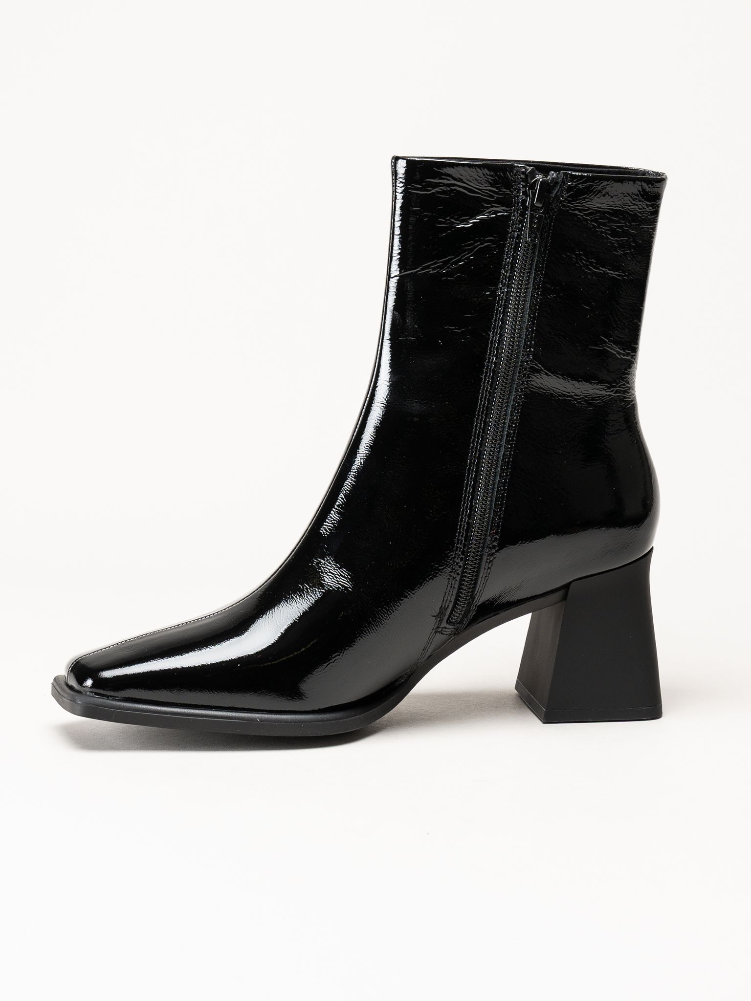 Vagabond - Hedda - Svarta boots i lack
