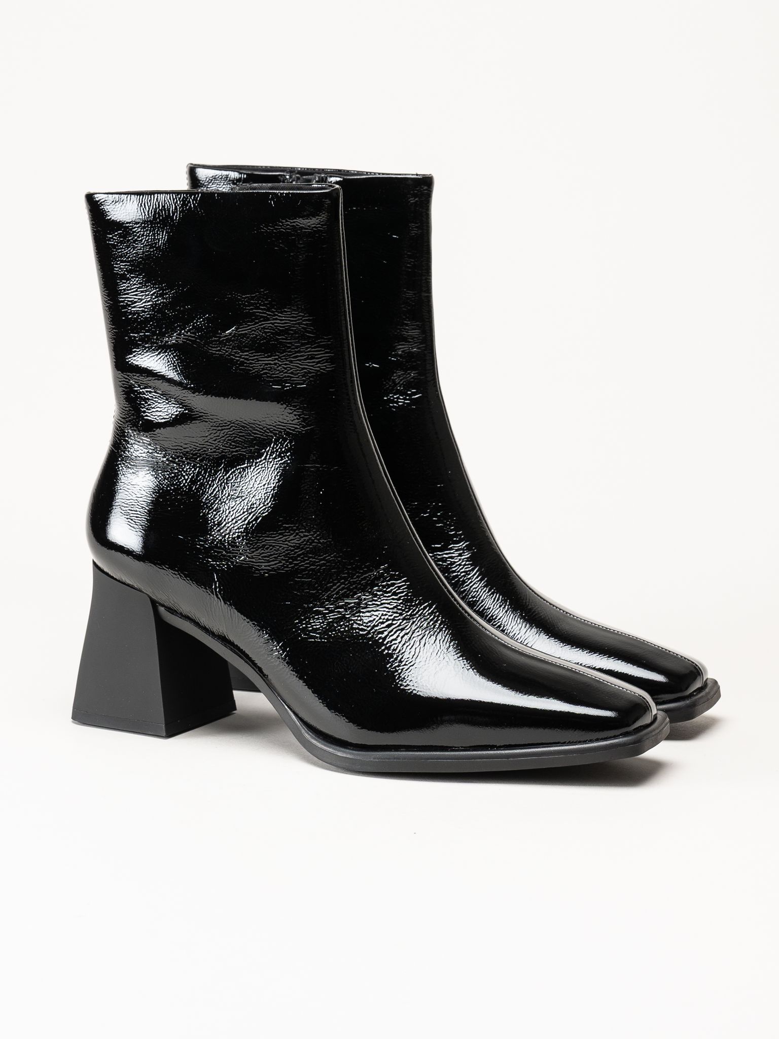 Vagabond - Hedda - Svarta boots i lack