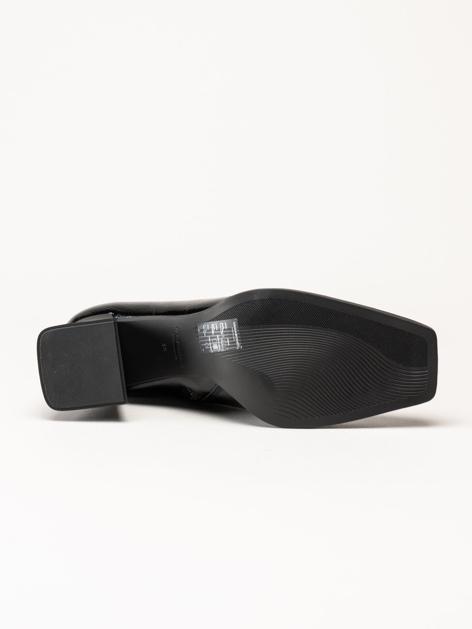 Vagabond - Hedda - Svarta boots i lack