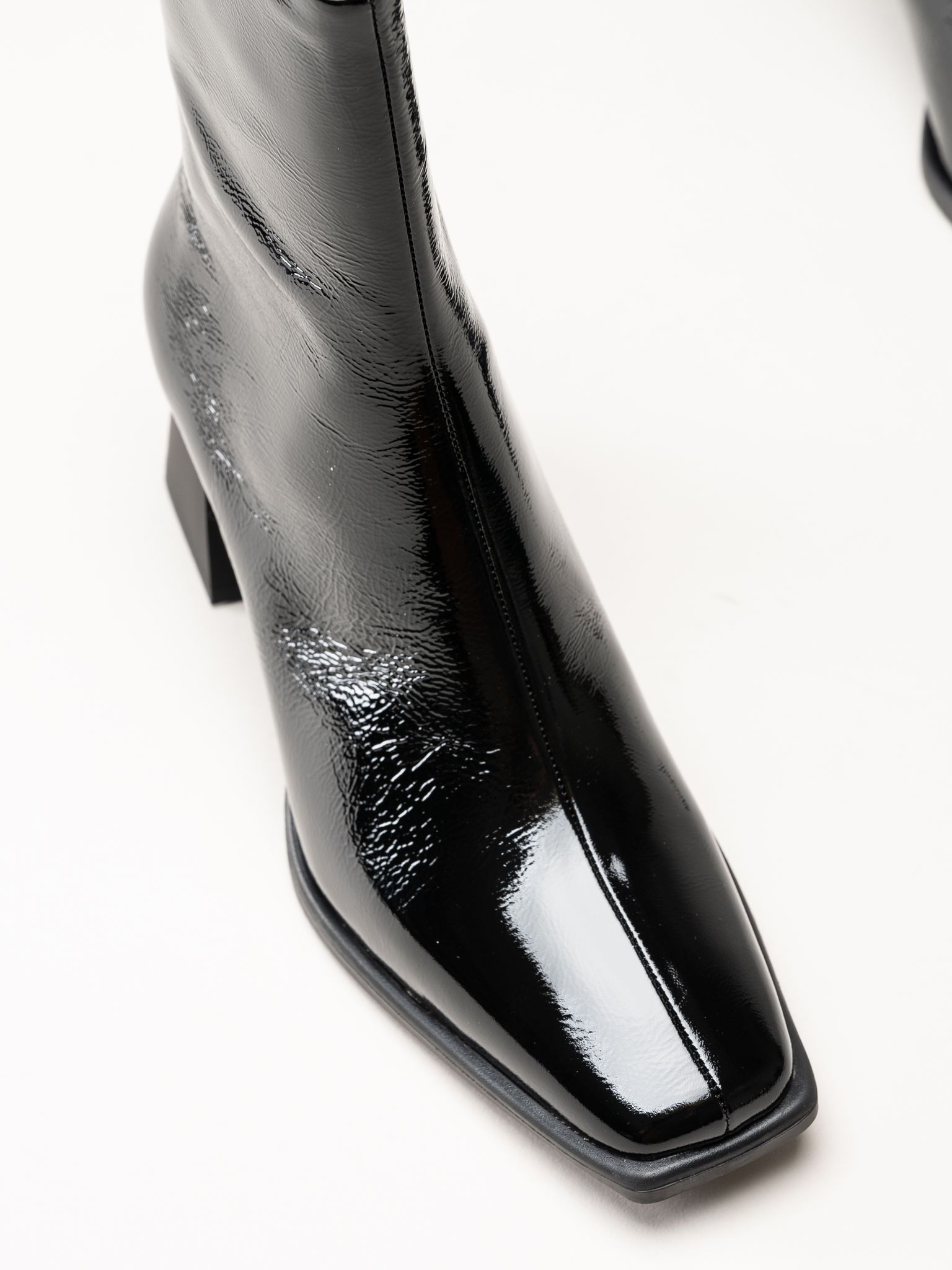 Vagabond - Hedda - Svarta boots i lack