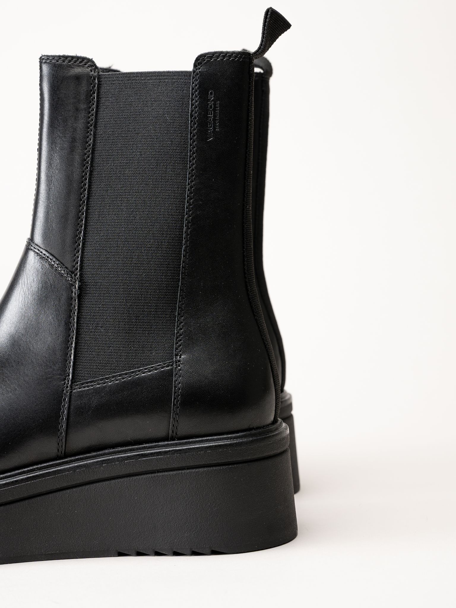 Vagabond - Tara - Svarta platåboots i skinn