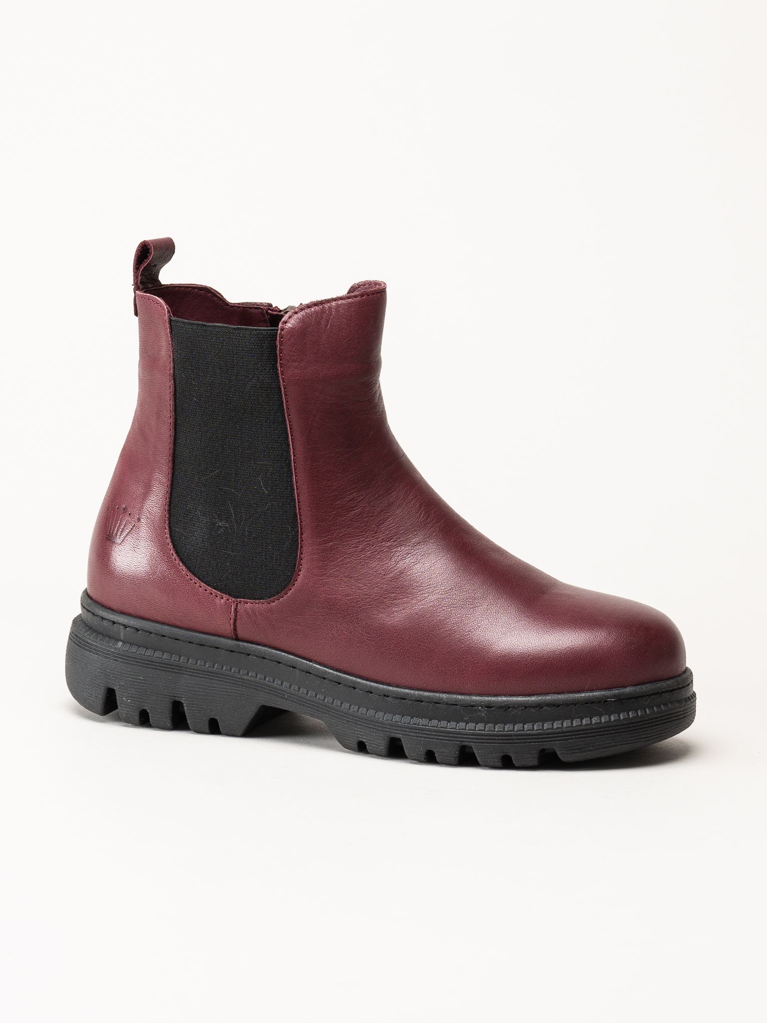 Charlotte of Sweden - Vinröda boots