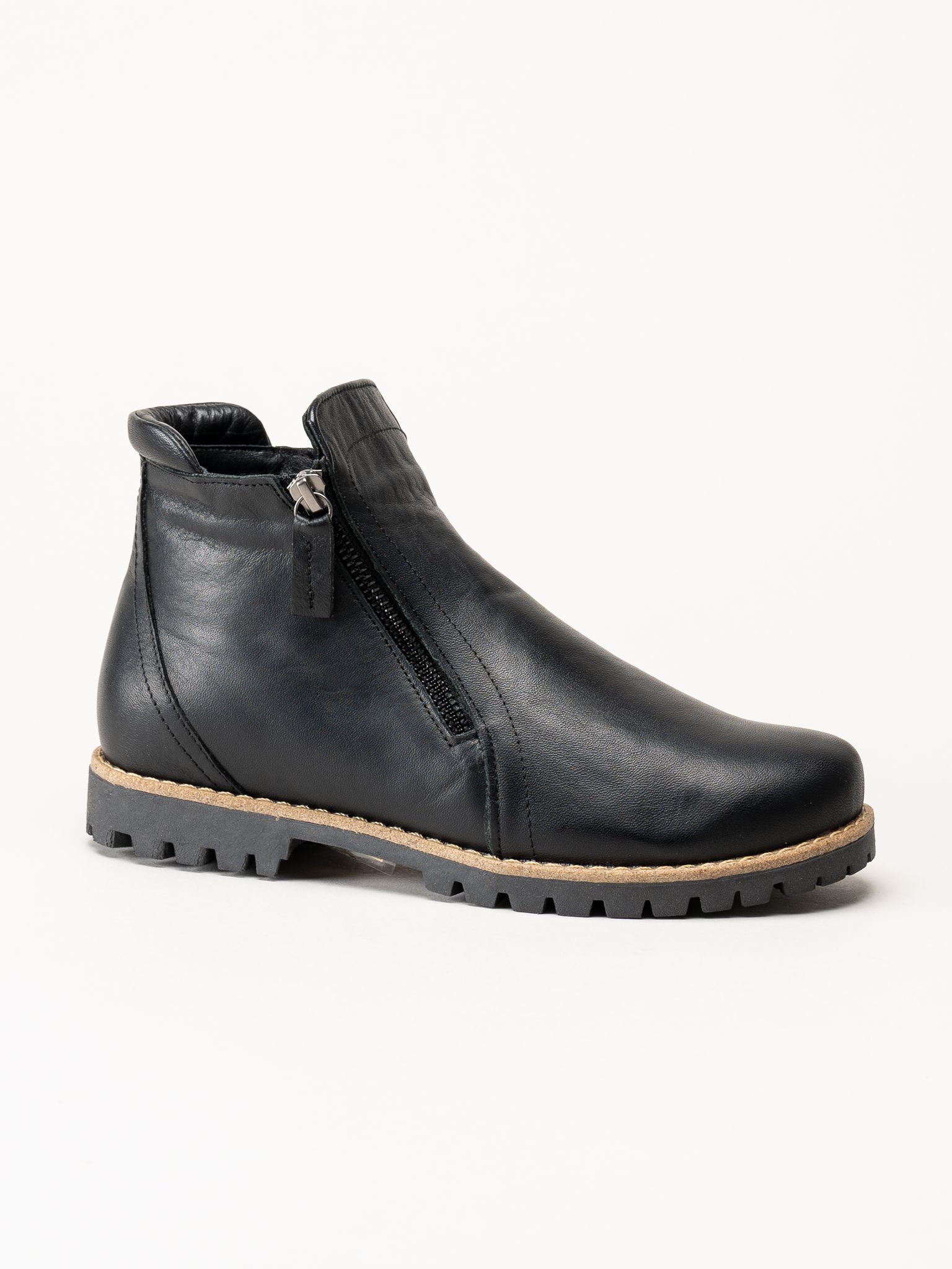 Charlotte of Sweden - Svarta boots