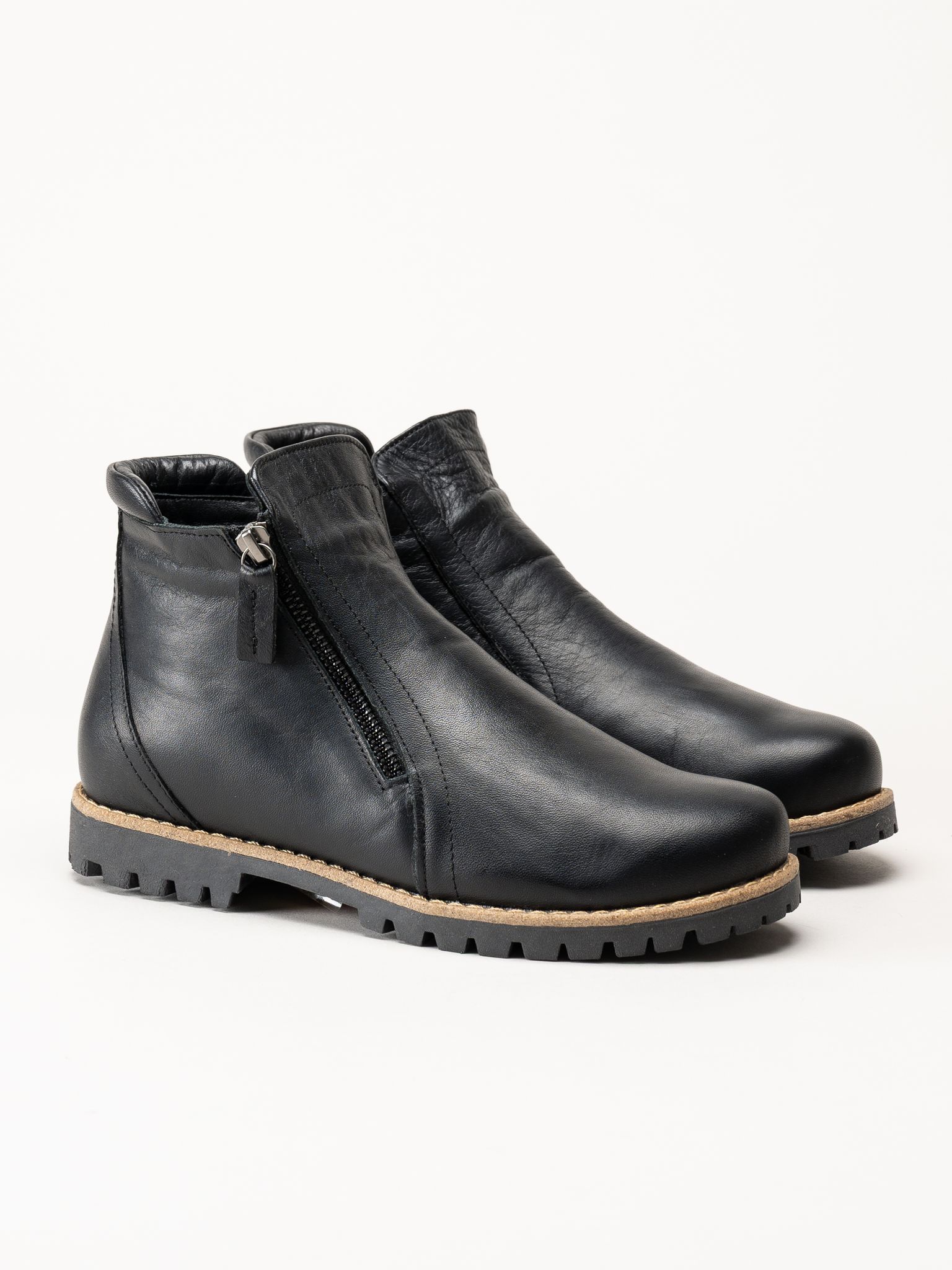 Charlotte of Sweden - Svarta boots
