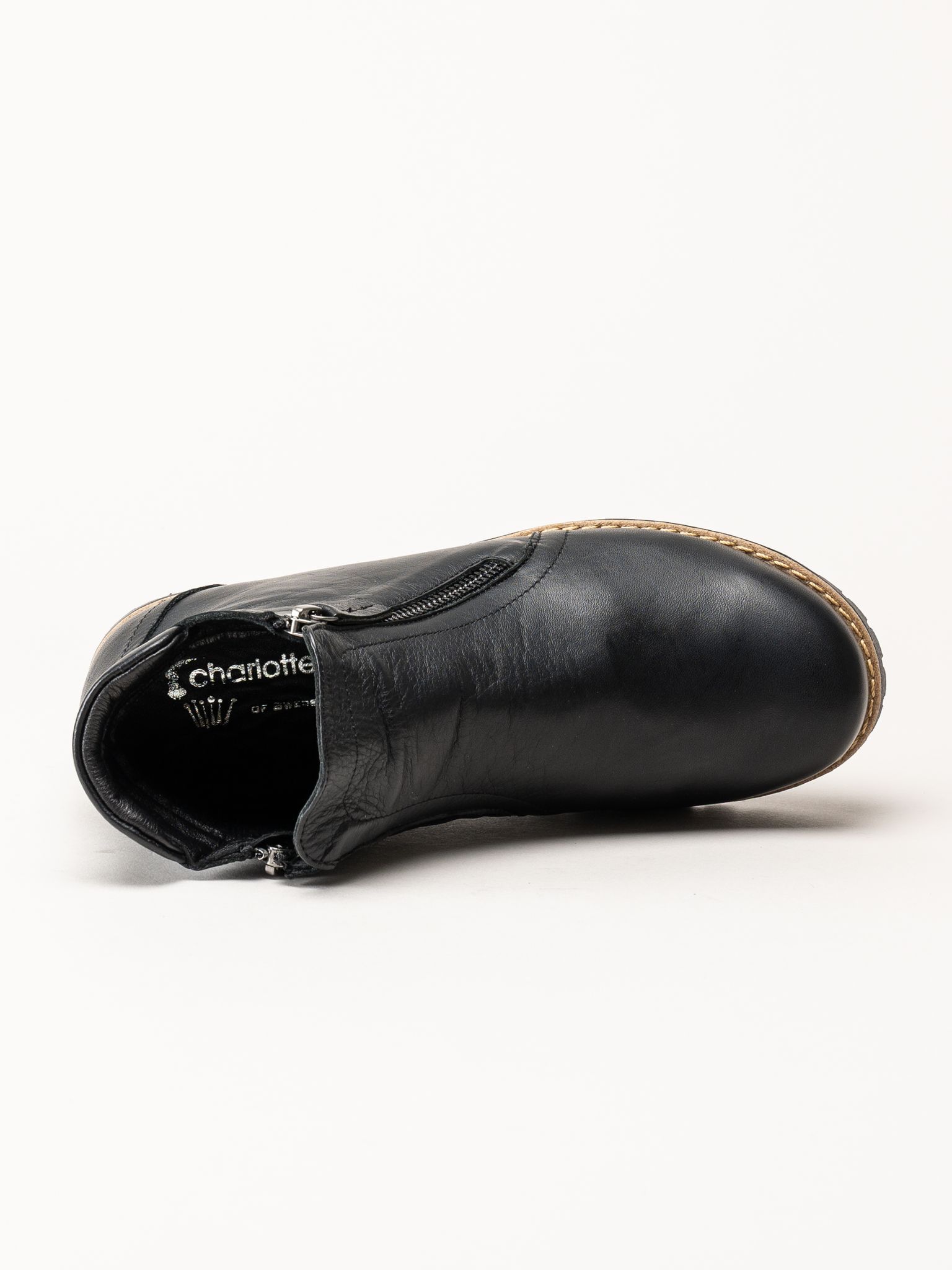 Charlotte of Sweden - Svarta boots