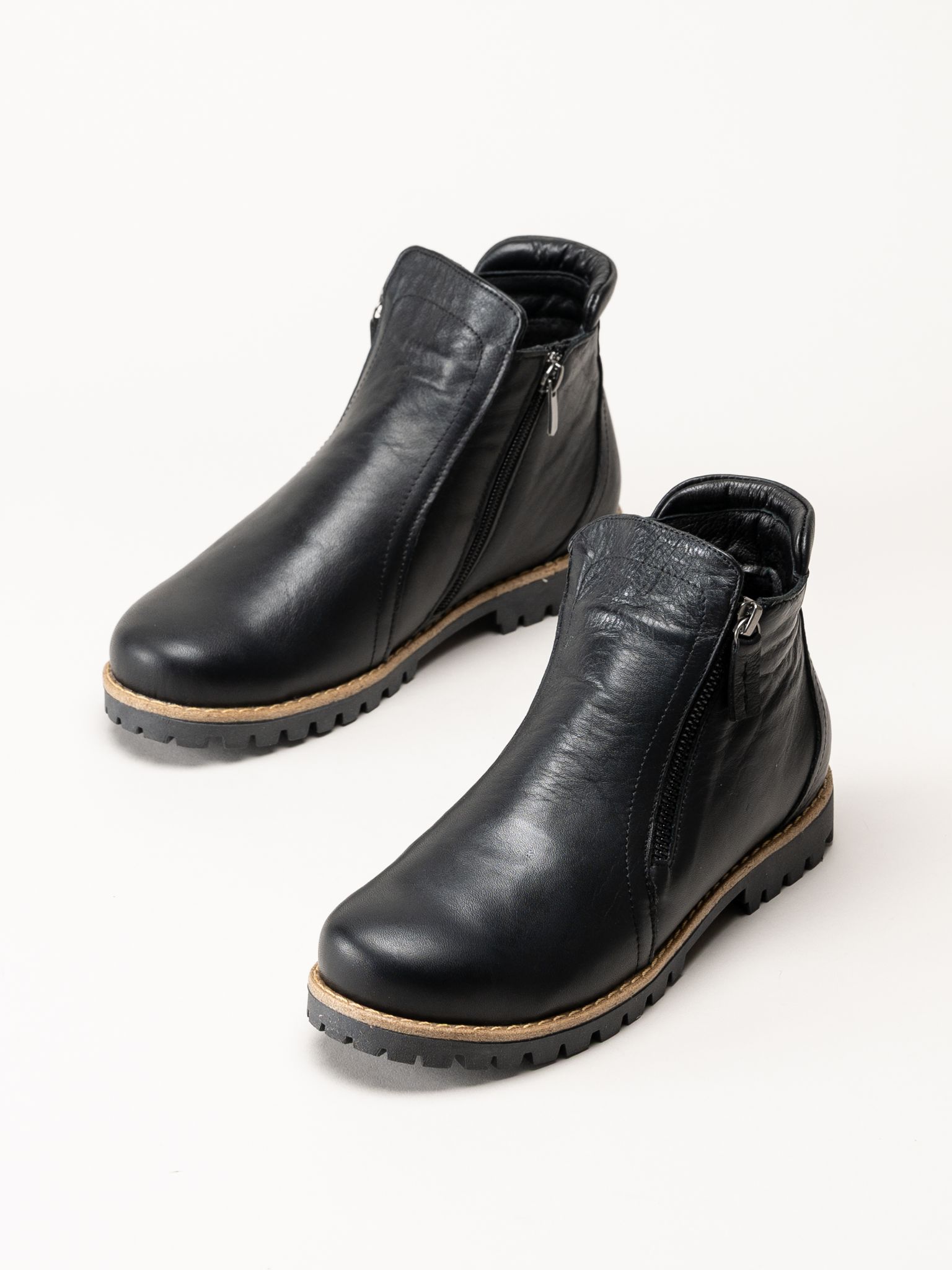 Charlotte of Sweden - Svarta boots