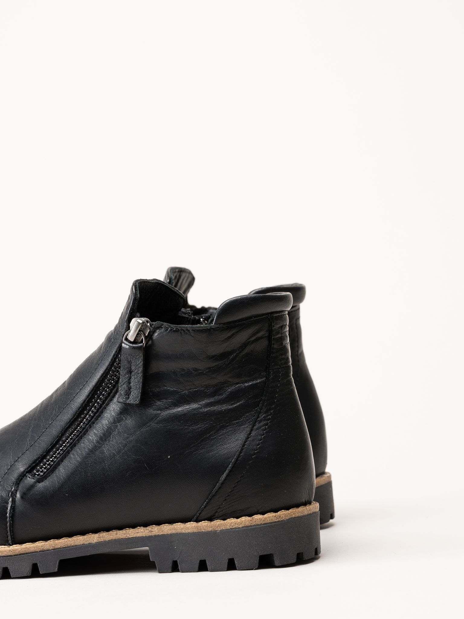Charlotte of Sweden - Svarta boots