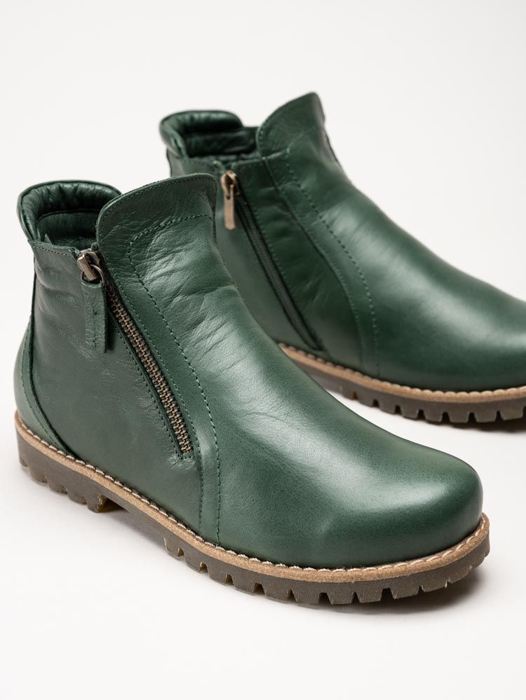 Charlotte of Sweden - Gröna boots