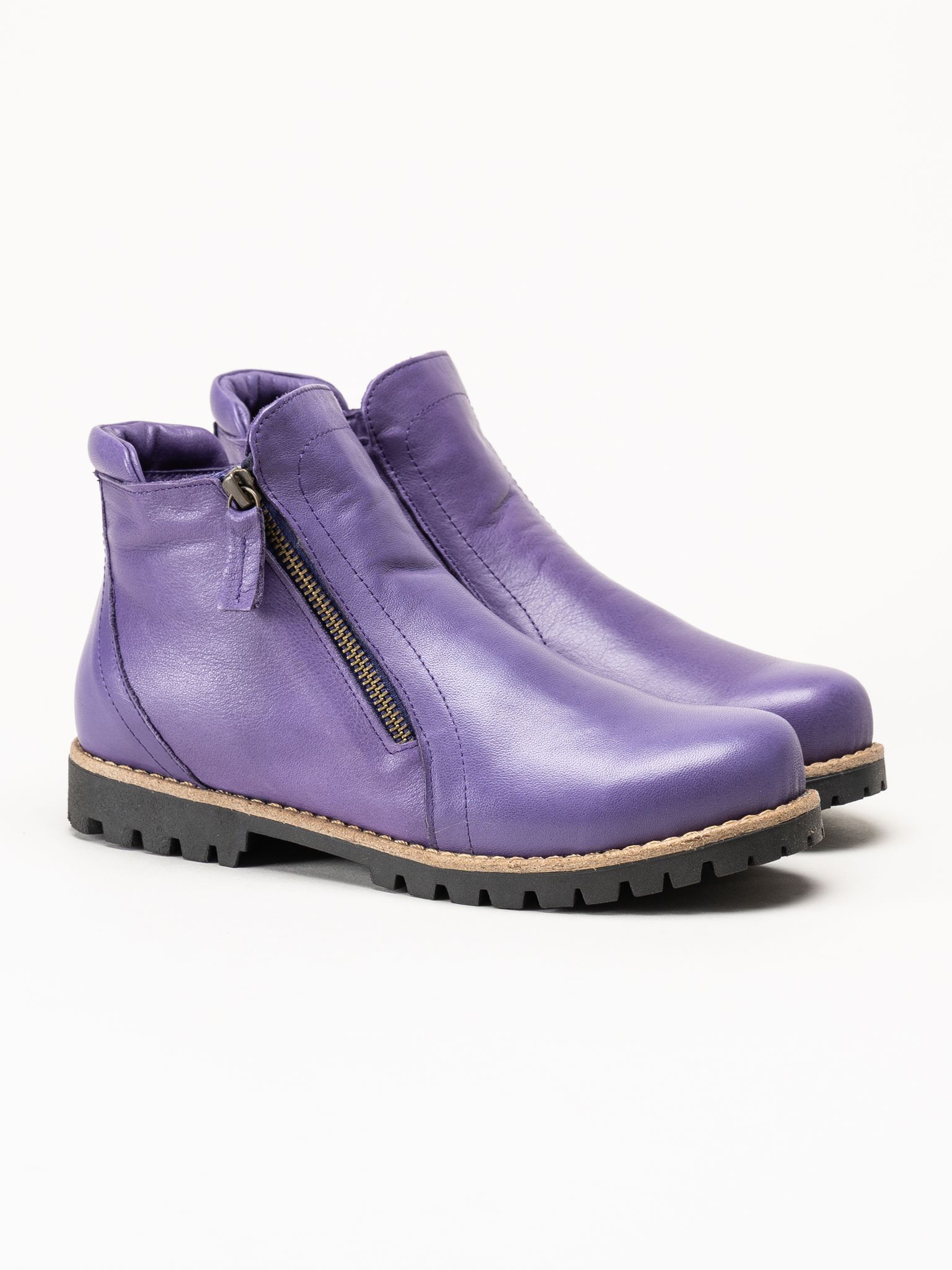 Charlotte of Sweden - Lila boots