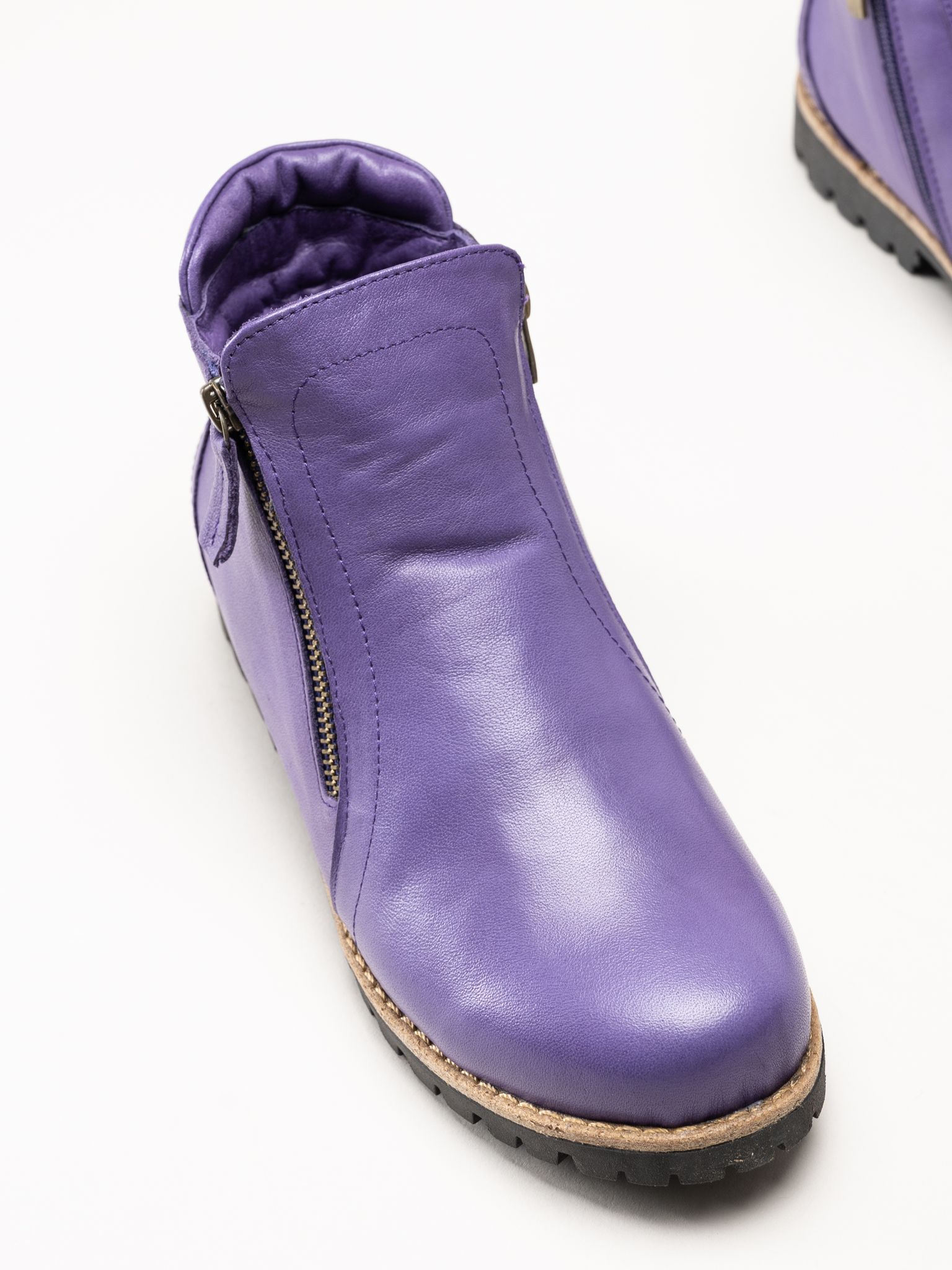Charlotte of Sweden - Lila boots