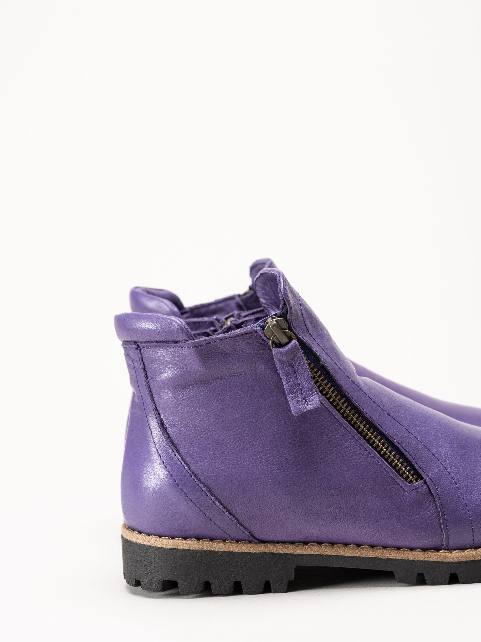 Charlotte of Sweden - Lila boots