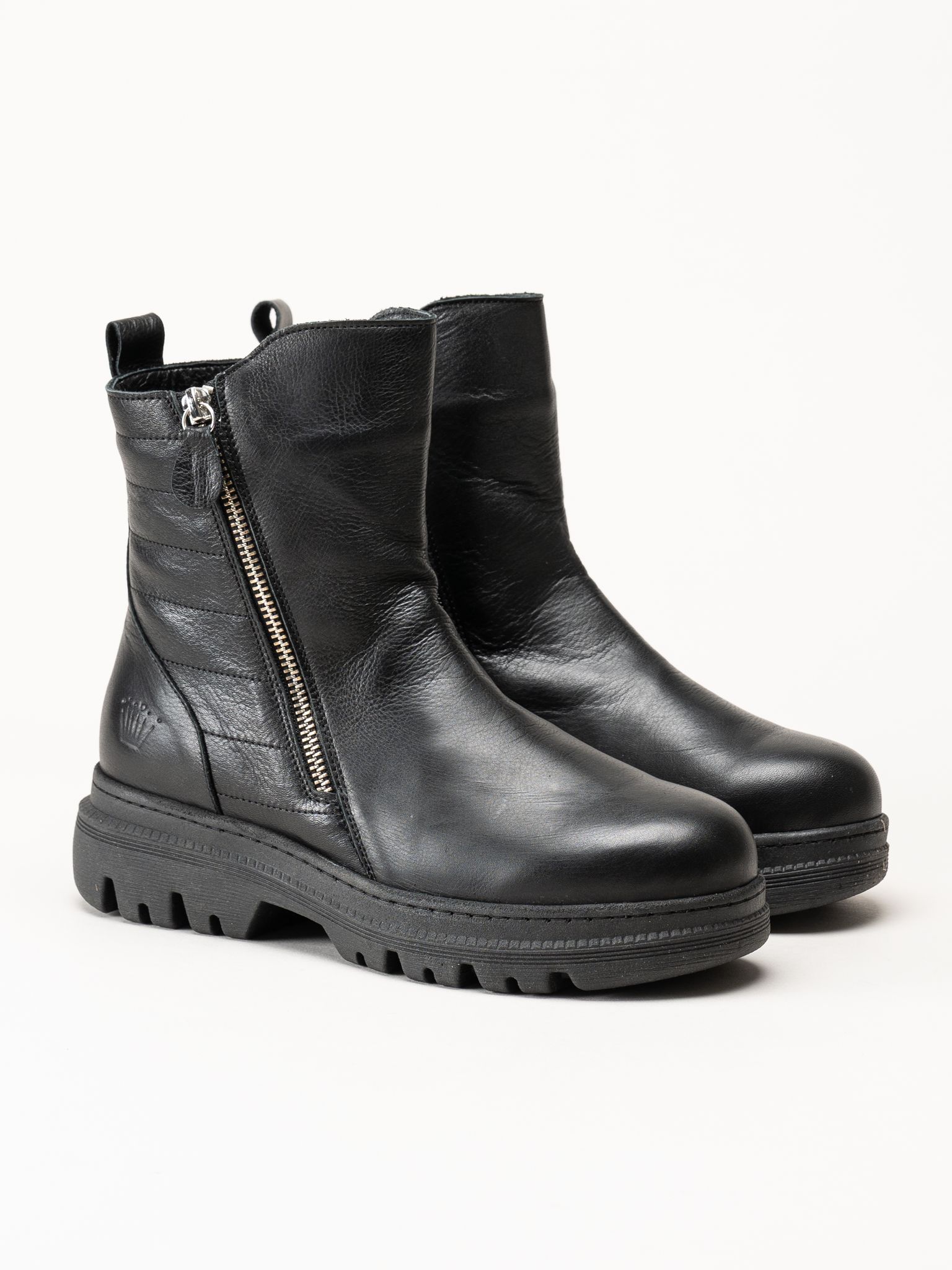 Charlotte of Sweden - Svarta boots