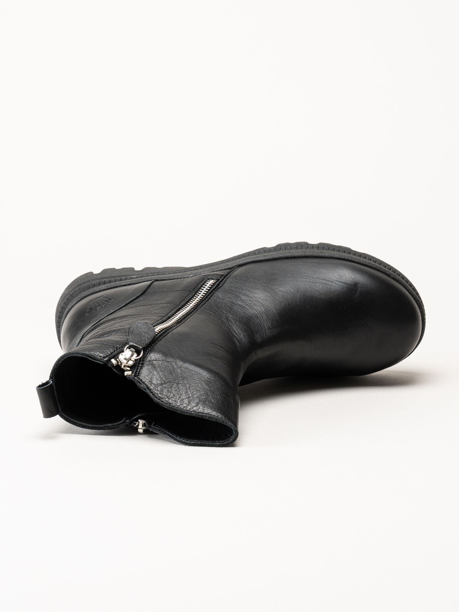 Charlotte of Sweden - Svarta boots