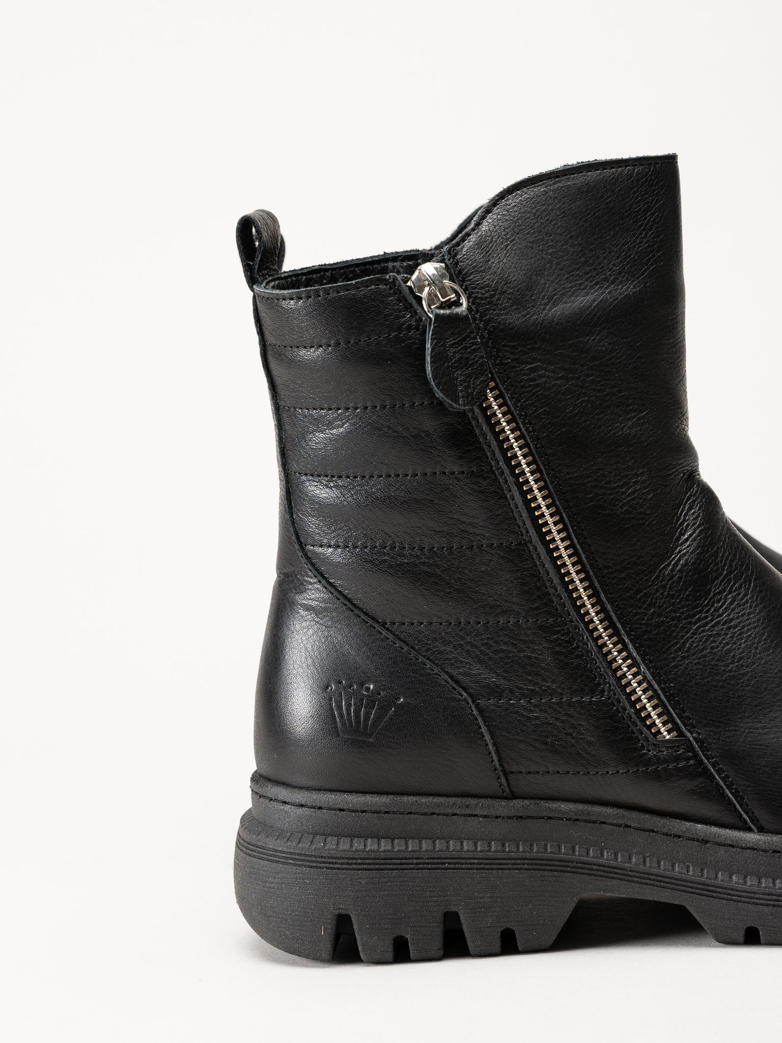 Charlotte of Sweden - Svarta boots