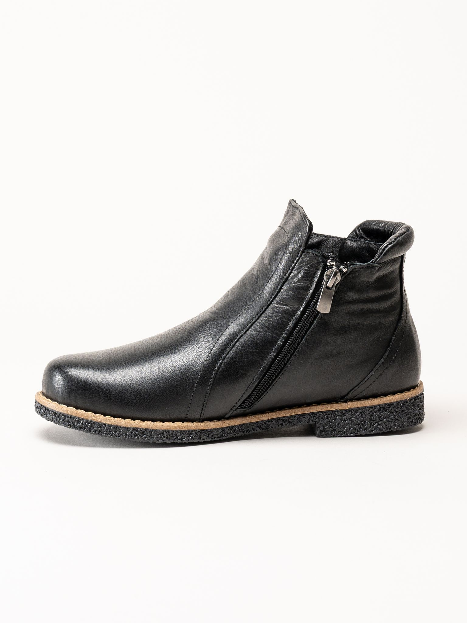 Charlotte of Sweden - Svarta boots i skinn