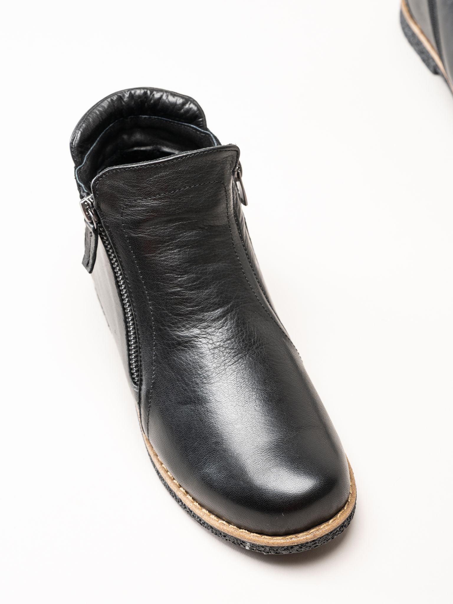 Charlotte of Sweden - Svarta boots i skinn