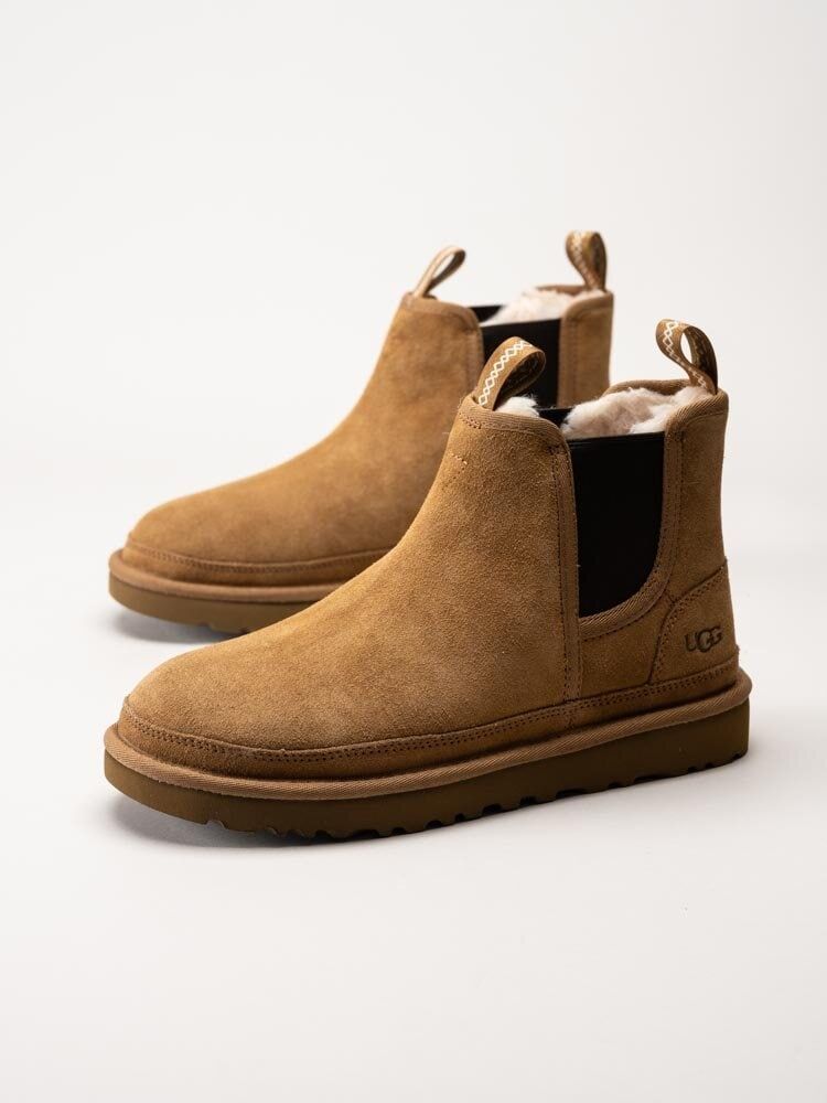 UGG - M Neumel Chelsea - Ljusbruna chelsea boots i mocka med ullfoder