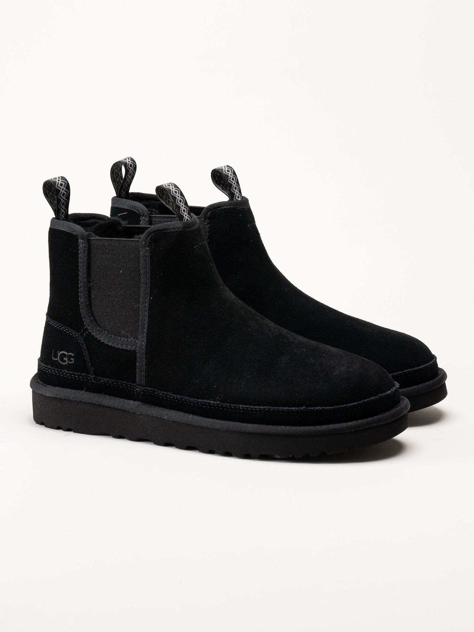 UGG - M Neumel Chelsea - Svarta chelsea boots i mocka med ullfoder